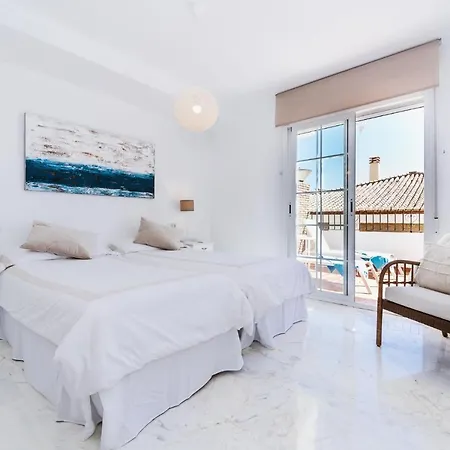 Aqua Marina One Bed By The Sea Apartment